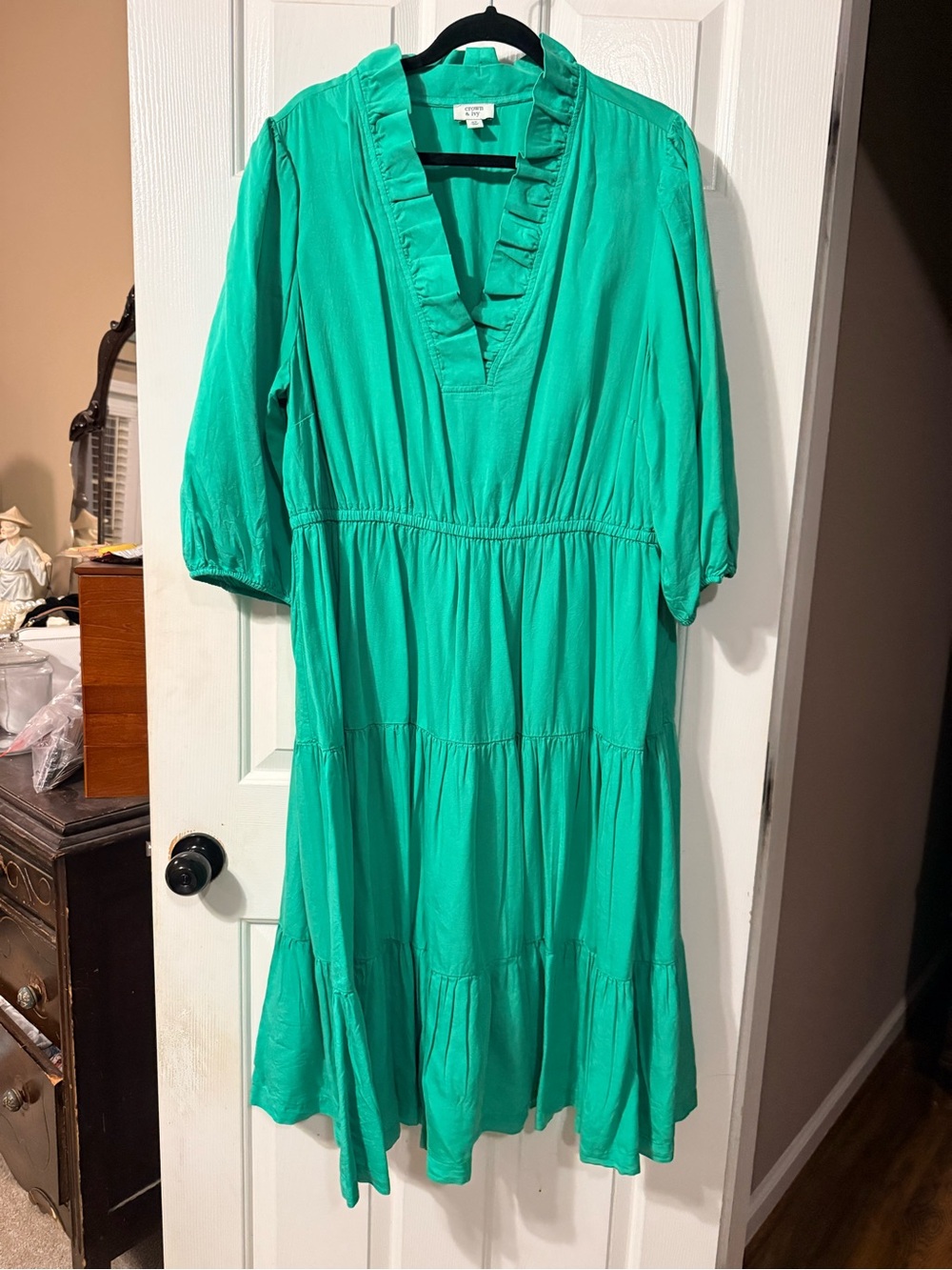 crown & ivy Emerald Green Tiered V-Neck Midi Dress